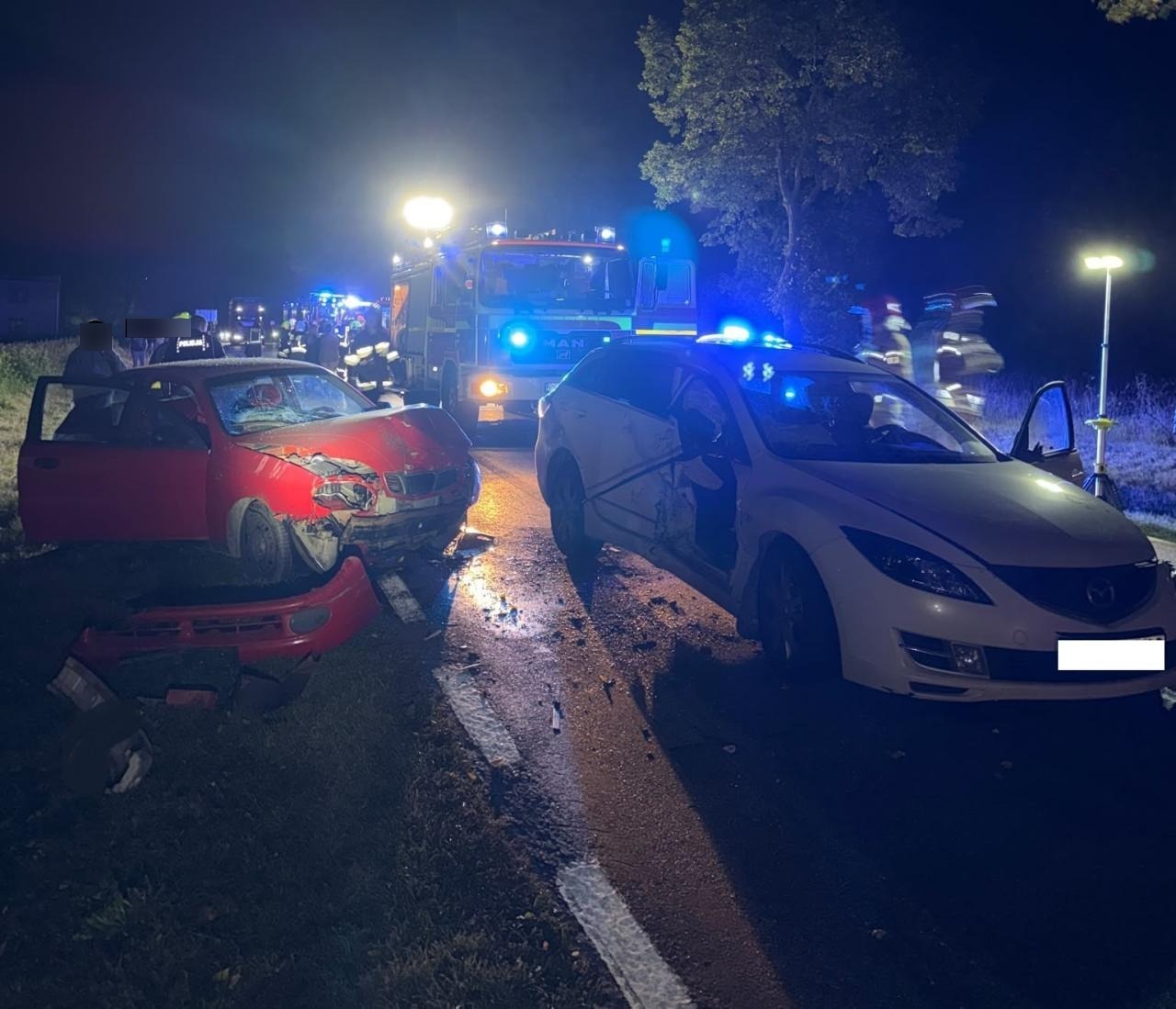 Zderzenie trzech samochodów. Dwie osoby przetransportowano do szpitala