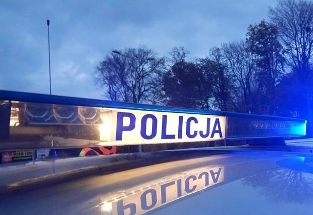 Utrudnienia na DK72. Zderzenie dwóch samochodów. Droga zablokowana