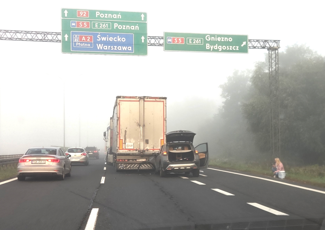 Ogromne korki na S5 pod Poznaniem, dodatkowo kolizja na wjeździe na trasę
