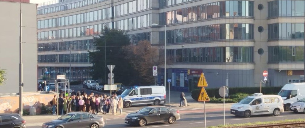 Akcja służb na ulicy w centrum Poznania. Wjazd zablokowała policja, ewakuacja okolicznych budynków