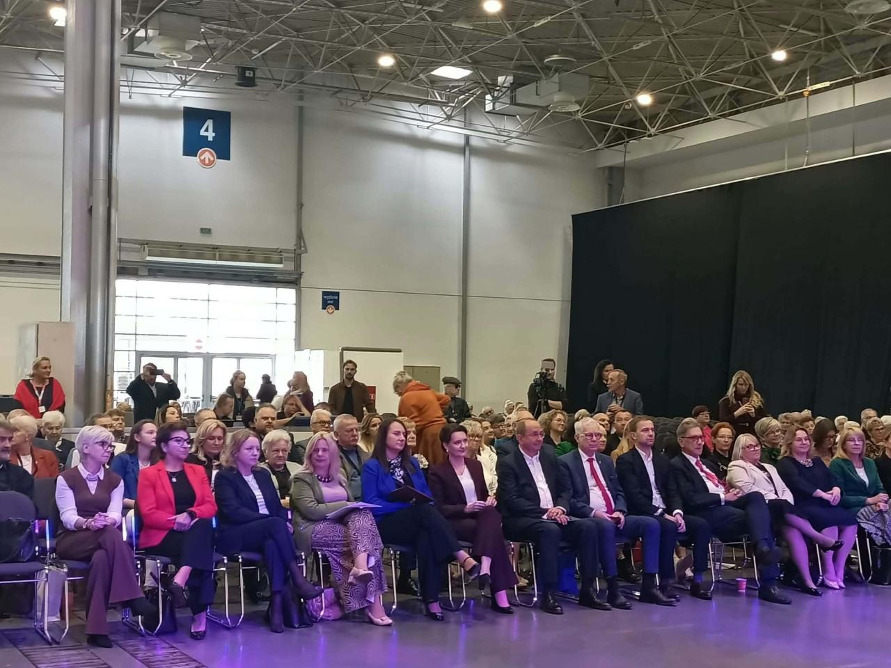Targi dla seniorów przyciągnęły tłumy. Spotkania z bohaterami "Sanatorium miłości" i bezpłatne badania