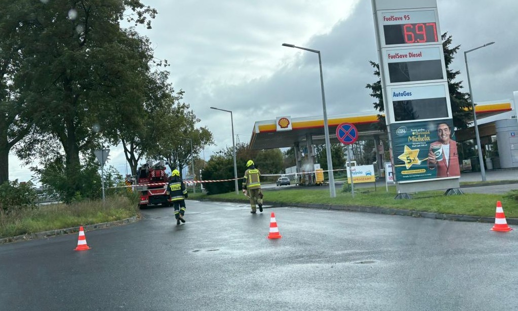 Swarzędz: akcja straży pożarnej przy stacji benzynowej