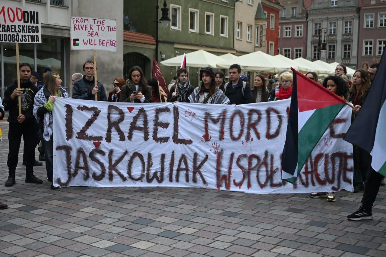 Wyszli na ulicę Poznania i zażądali końca ludobójstwa w Palestynie. "Izrael morduje. Jaśkowiak współpracuje"
