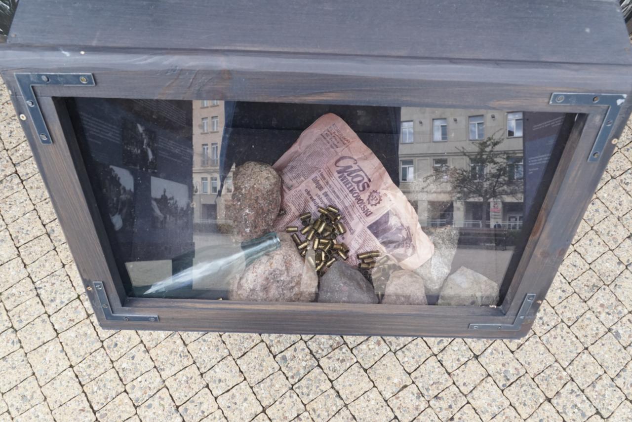 Poruszająca wystawa w centrum Poznania. "I te strzały nie były już dane w powietrze, ale do ludzi..."