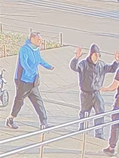 Atak w centrum Poznania. Policjanci szukają tych dwóch mężczyzn!