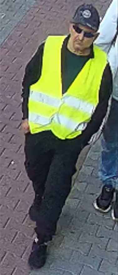 Włamano się do mieszkania w centrum Poznania i skradziono gotówkę. Szuka ich policja