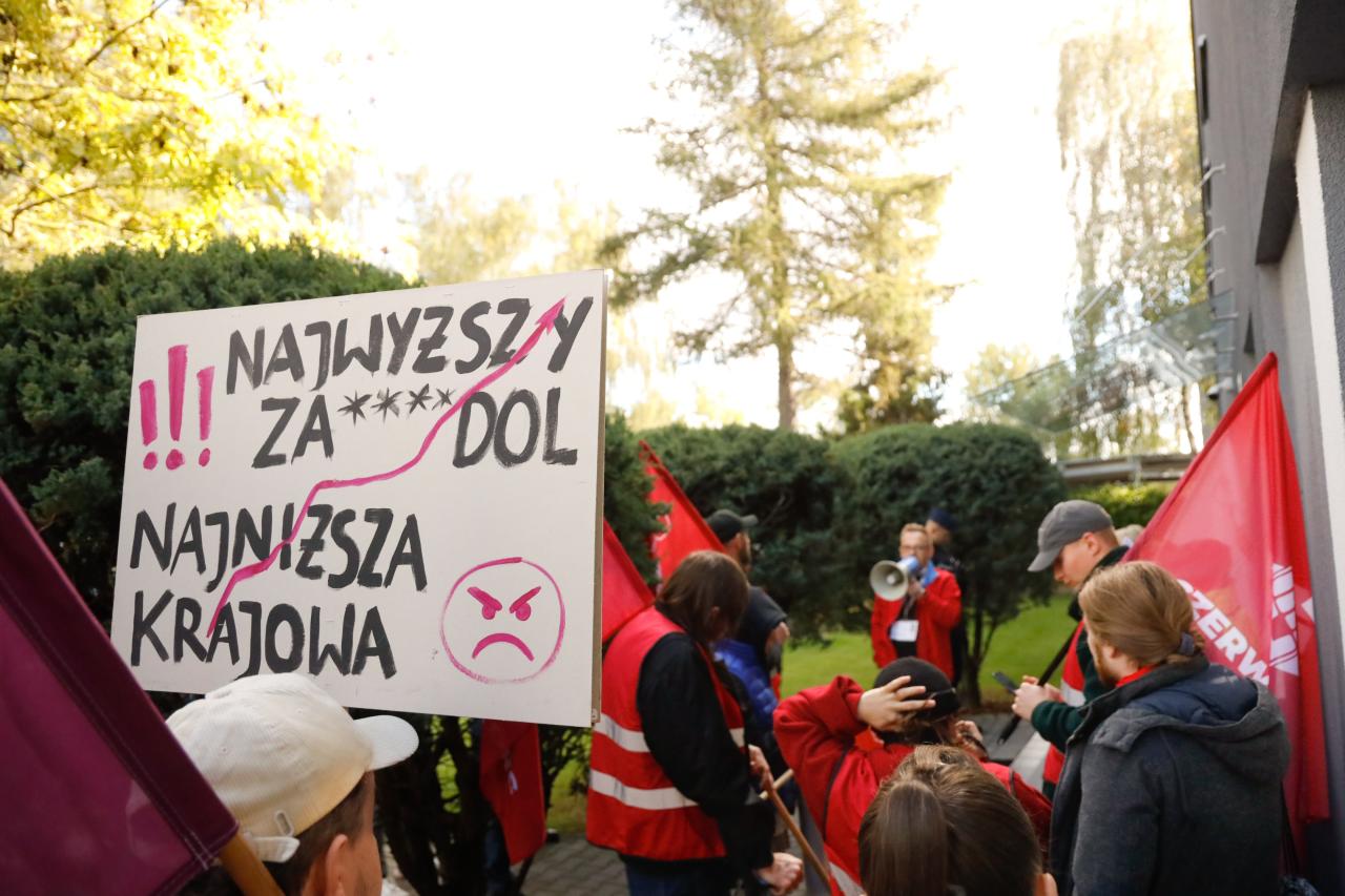 Kolejne pikiety nie pomagają. Pracownicy wielkopolskiej sieci handlowej zapowiadają strajk przed świętami