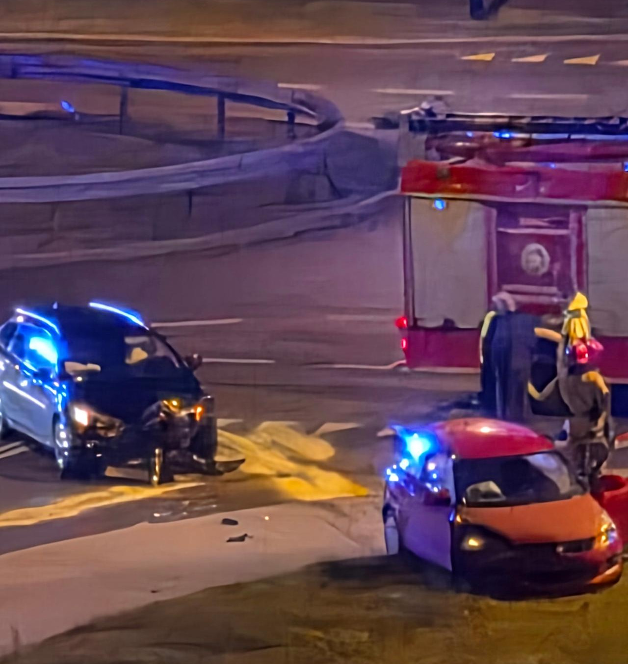 Nocny wypadek na poznańskim skrzyżowaniu