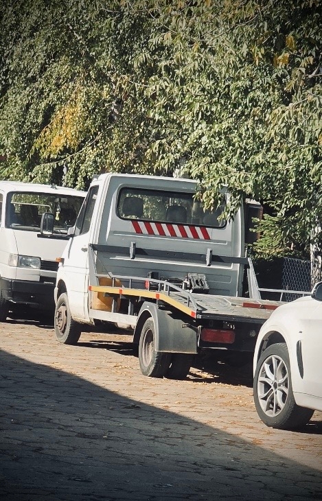 Skradziona laweta odnaleziona w innym powiecie. 37-latek zamontował tablice od osobówki