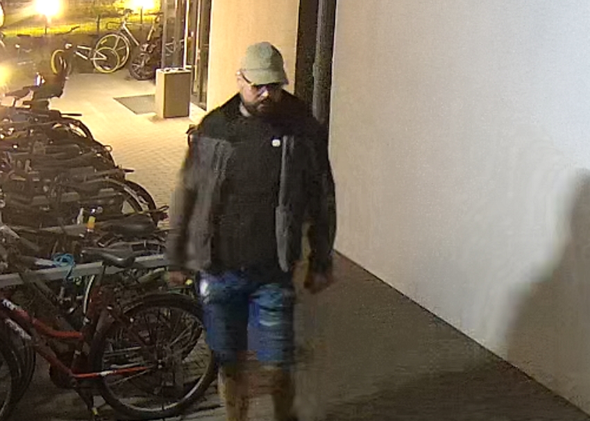 Policjanci publikują wizerunek i szukają tego mężczyzny. Rozpoznajesz?