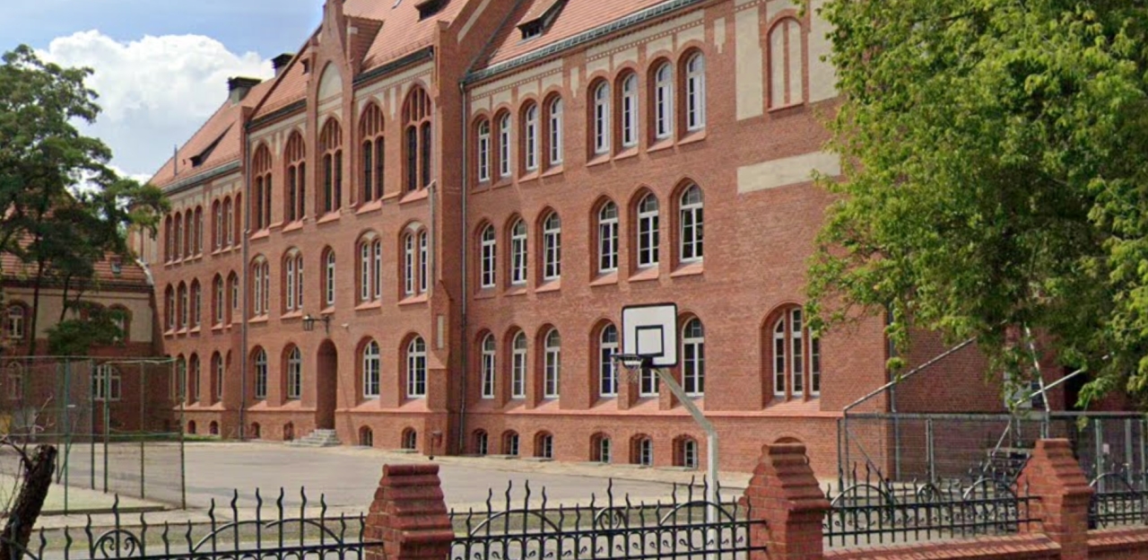 Pożar w poznańskim liceum. W plecaku zapalił się powerbank