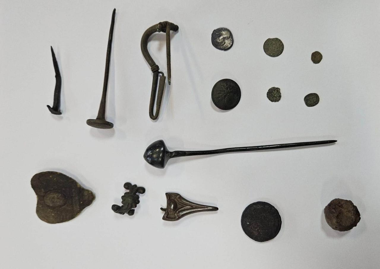 Chodził z wykrywaczem metali. Natknął się na zabytek sprzed 2000 lat. Teraz ma problemy