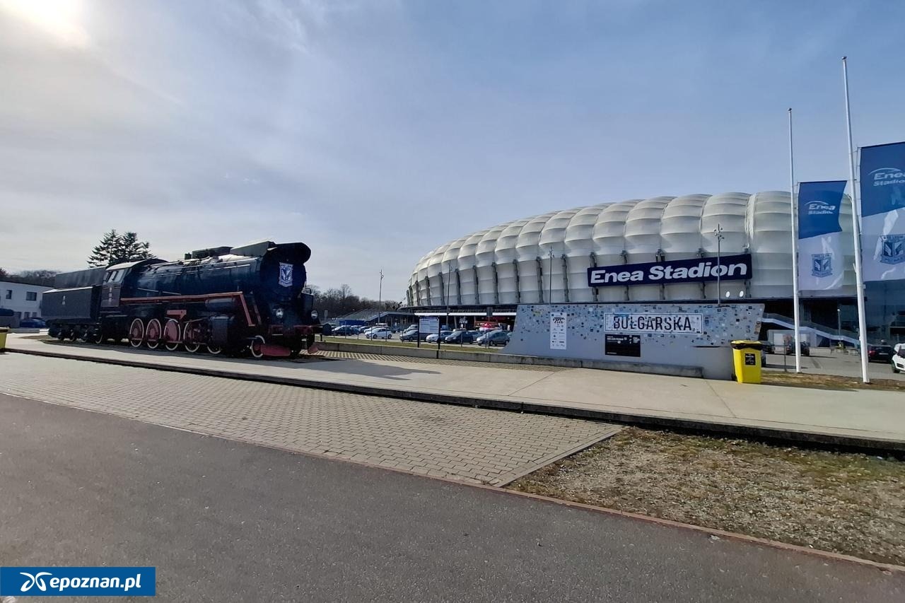 Nietypowa interwencja policji podczas meczu na Enea Stadionie. Stewardka zainteresowała się roztrzęsionym dzieckiem, nie chciało wrócić do matki