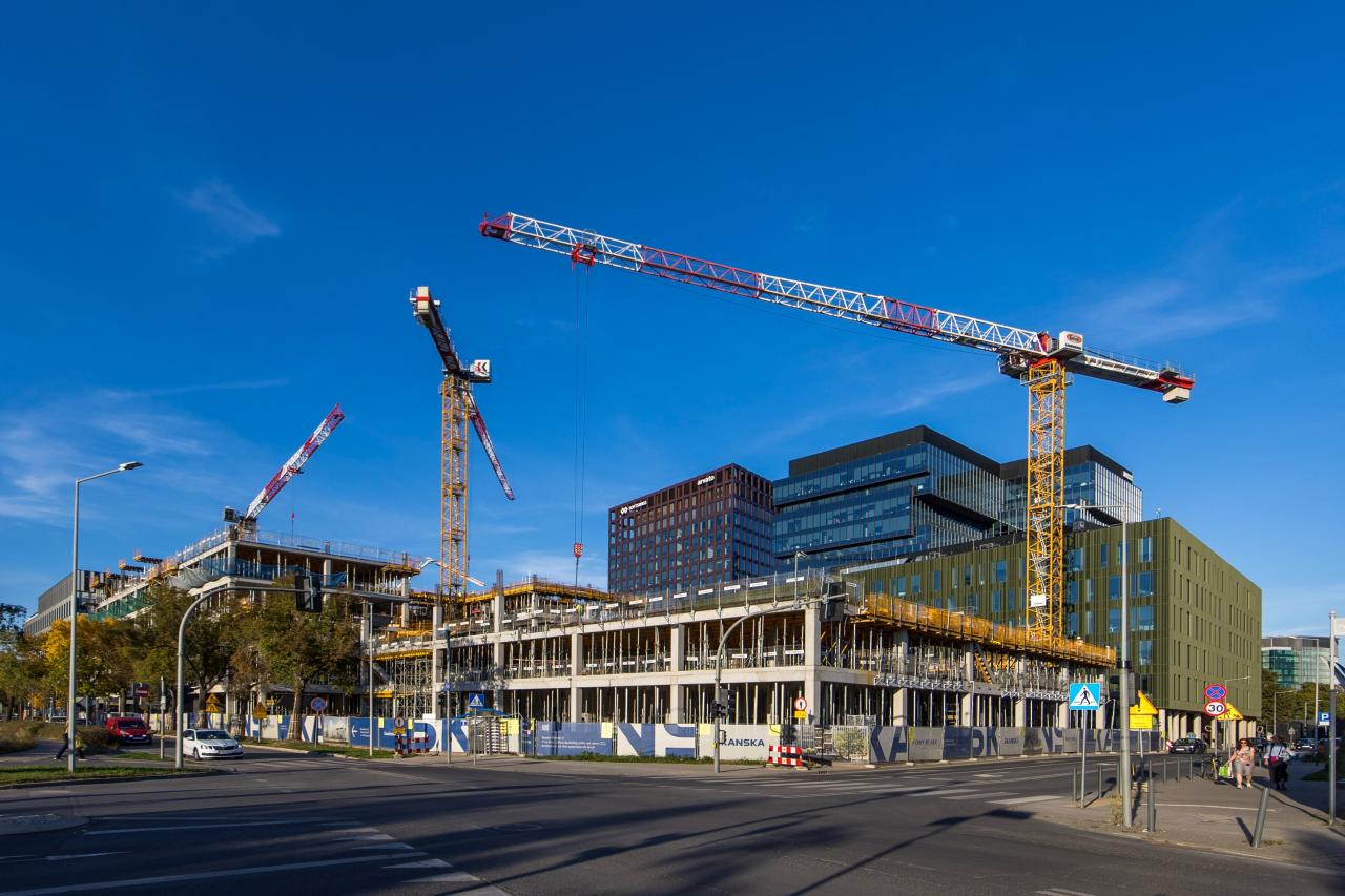 Odwierty o głębokości 250 metrów pod biurowcem powstającym na Nowym Rynku. Dzięki nim budynek będzie niezależny od miejskiej sieci ciepłowniczej