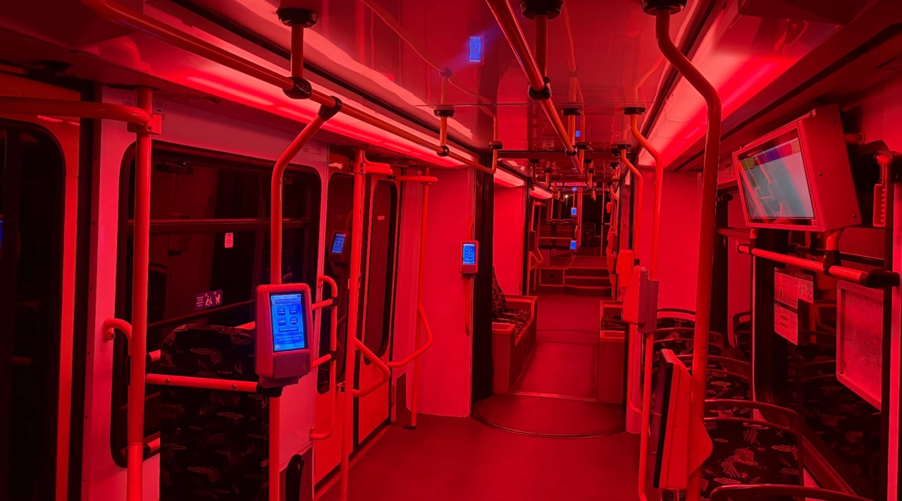 Takiego tramwaju w Poznaniu jeszcze nie było! Zamienił się w mobilne laboratorium, by pasażerom jeździło się lepiej