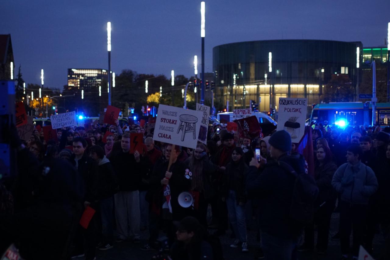 "Czerwona kartka za aborcję." Również w Poznaniu wyszli dziś na ulice