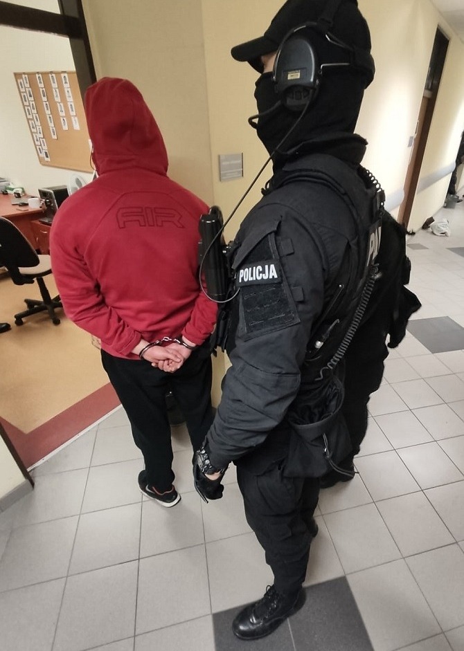 Latami włamywali się do firm na terenie kilku województw. Usłyszeli po 143 zarzuty, straty na miliony złotych