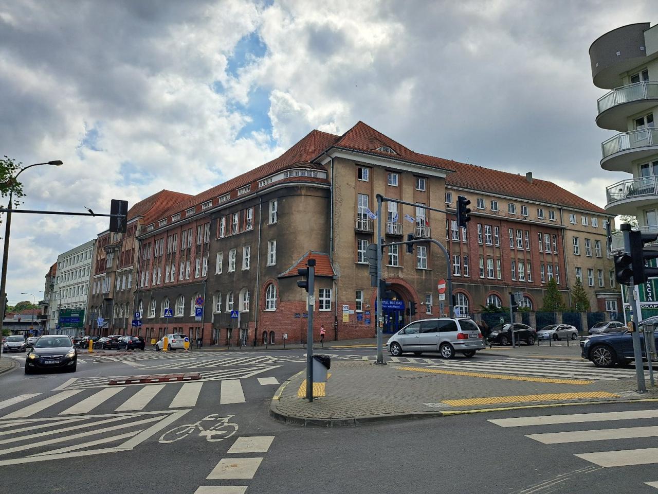 Połączenie poznańskich szpitali budzi emocje. "Prosimy o pomoc w ocaleniu szpitala, który przez cały czas jest potrzebny mieszkańcom"
