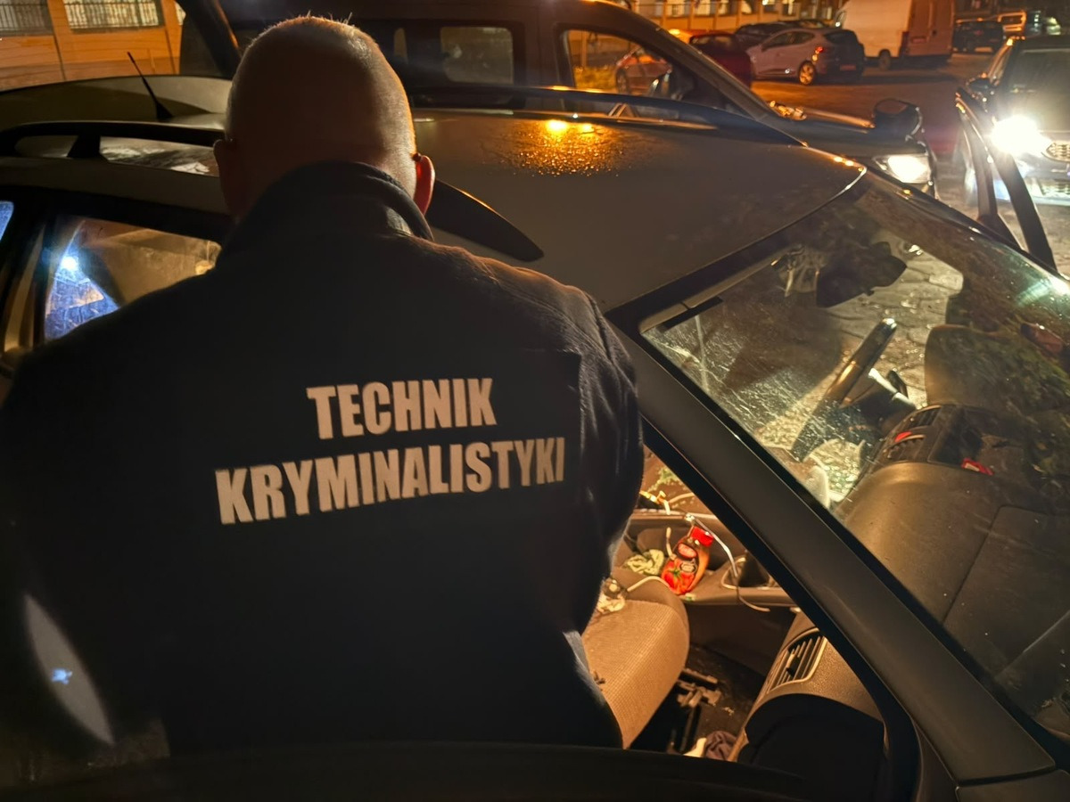 Siłowe wejście do samochodu w centrum wielkopolskiego miasta. "Policjanci musieli zadziałać stanowczo"