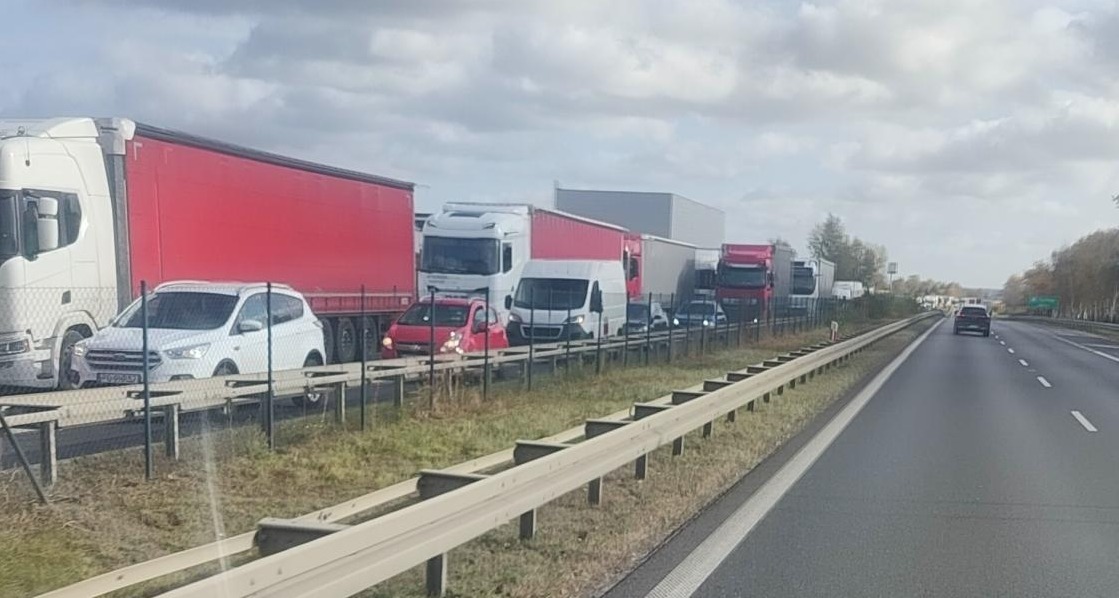 Korek na S11 Kórnik - Poznań. Zwężenie nad A2