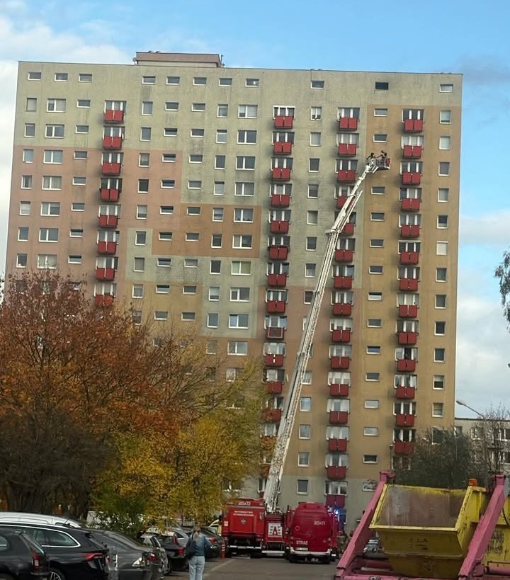 Pożar w poznańskim wieżowcu. Na miejscu 14 zastępów strażaków