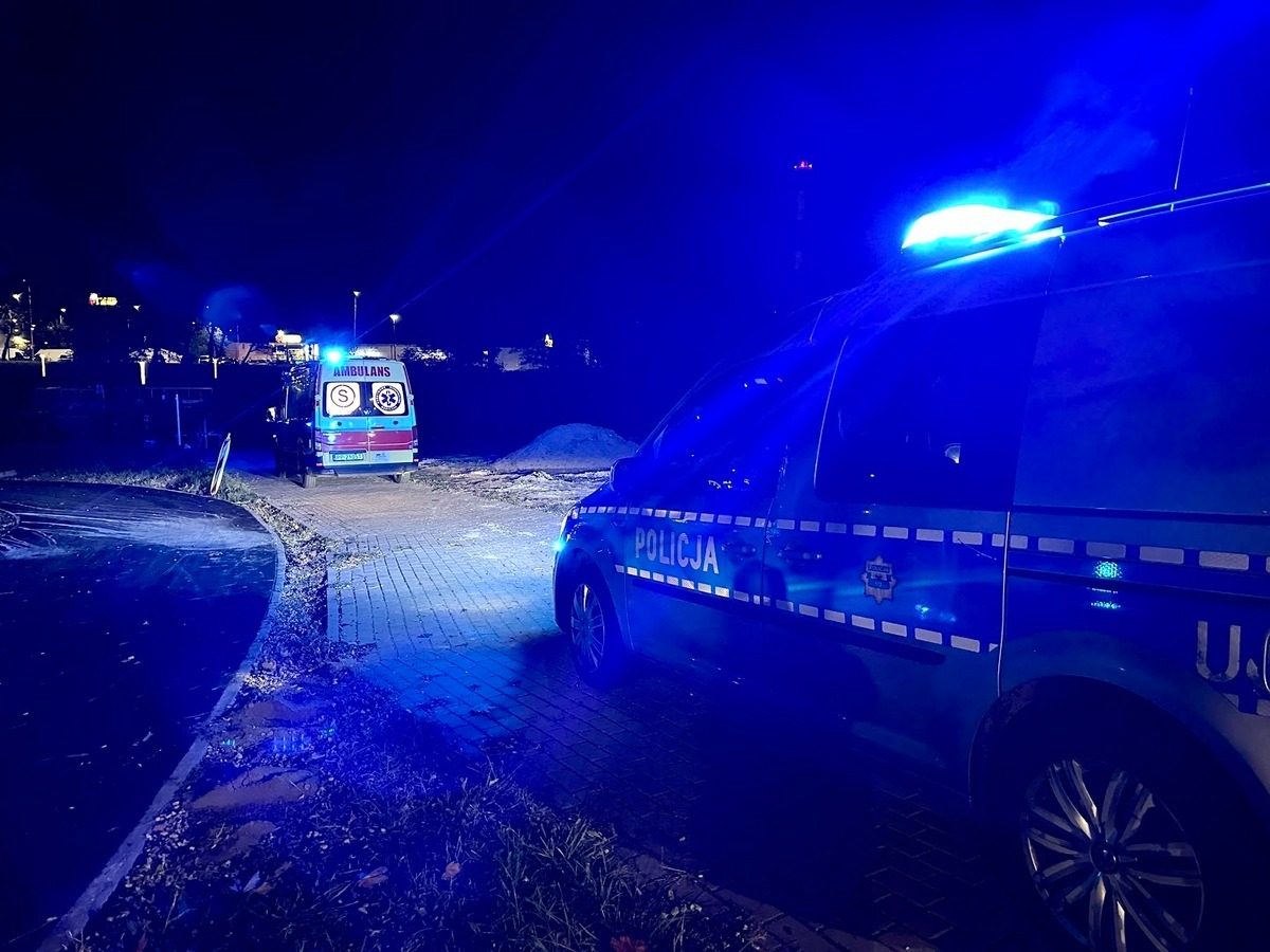 Kobieta widziała, jak mężczyzna wpadł do wody. Policja ruszyła mu na pomoc
