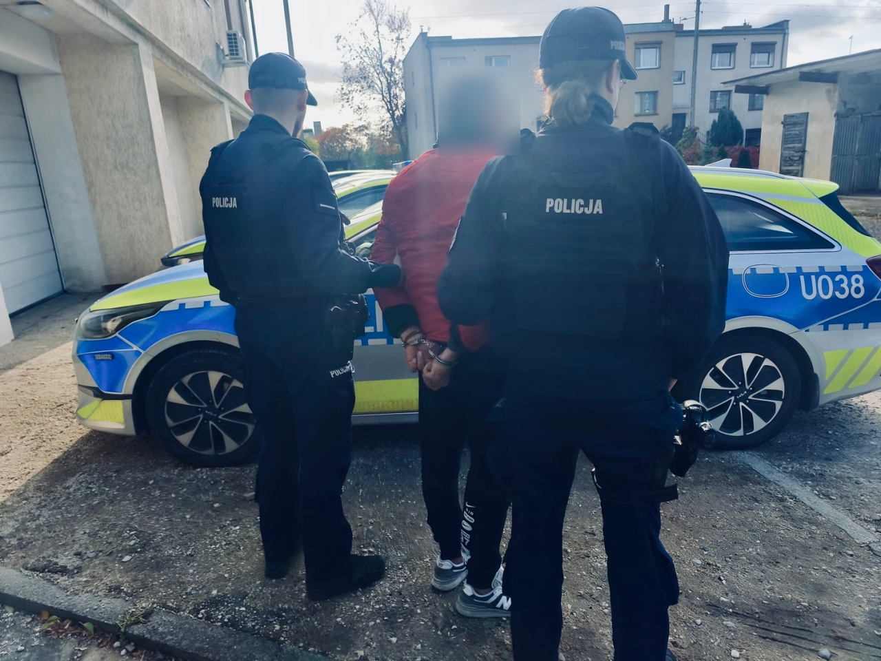 Pijany kierowca zatrzymany pod Poznaniem dzięki reakcji świadka. "Stoczył się na auto stojące za nim", trafił do więzienia