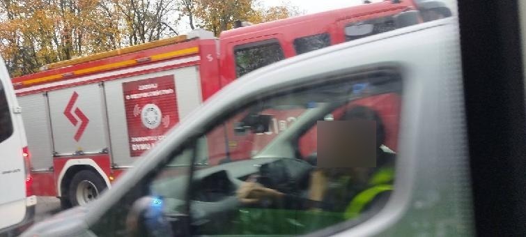 Zderzenie trzech aut na Szelągowskiej. Korki