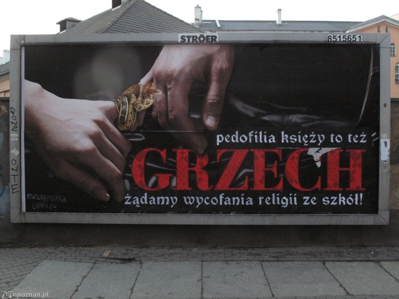 Przerobiona wersja billboardu | fot. Artyzantka Miejska