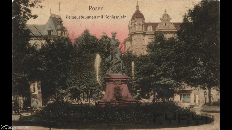 Dzisiejszy plac Cyryla Ratajskiego z wodotryskiem Perseusza - lata 1906-1919 | fot. Roman Trojanowicz / CYRYL