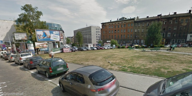 Teren przy ul. Święty Marcin od lat czeka na zagospodarowanie | fot. Google Street View