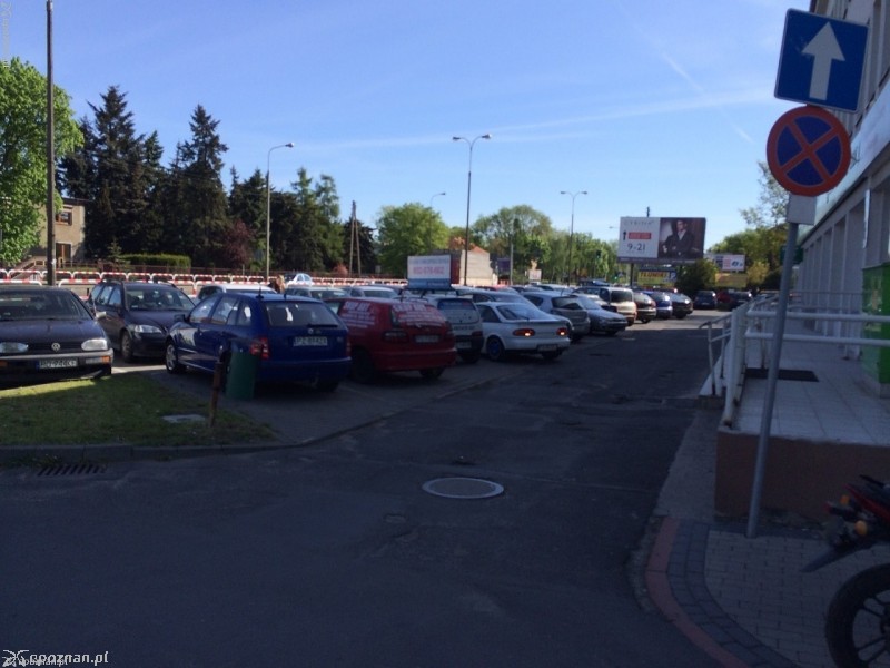 Parking przy urzędzie | fot. czytelnik