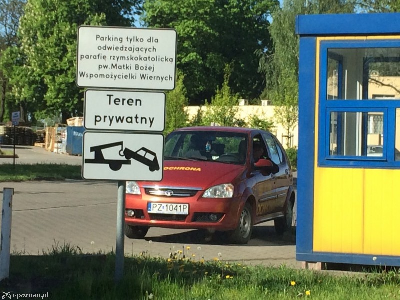 Tabliczki przy prywatnym parkingy | fot. czytelnik