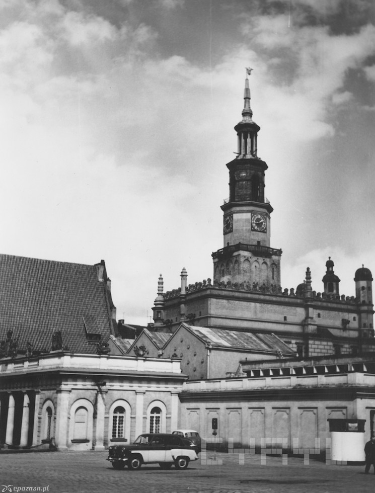 Ratusz w 1970 roku | fot. CYRYL / Kolekcja zdjęć Adama Drogomireckiego