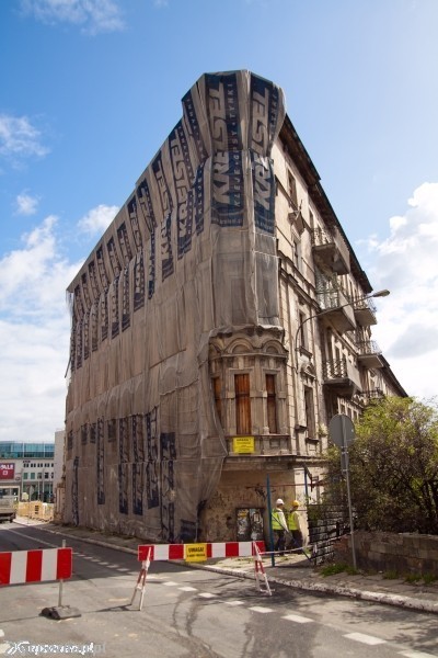 Kamienica-żelazko jeszcze przed wyburzeniem | fot. Daniel Radlicki - archiwum