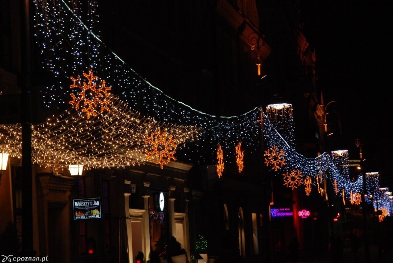 Lampy w towarzystwie świątecznej iluminacji | fot. Łukasz Stafnowski - archiwum