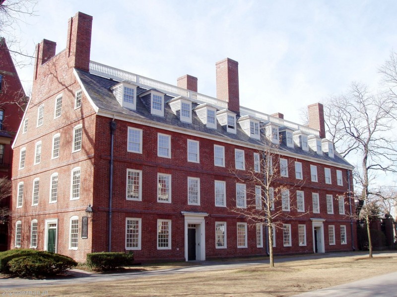 Massachusetts Hall, najstarszy budynek na kampusie Harvarda fot. Wikipedia