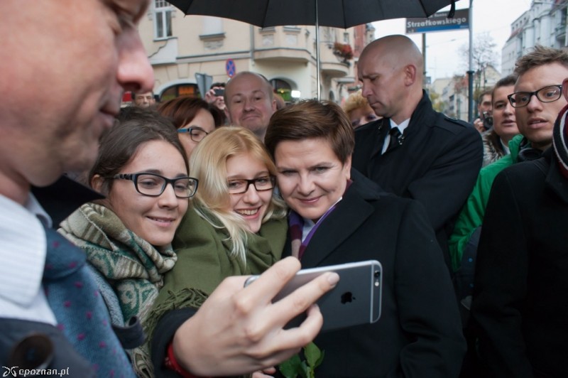 Nie zabrakło selfie z wyborcami | fot. Maciej Kopiński