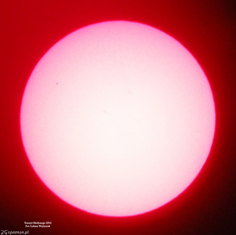 Czarna kropka na tle Słońca to Merkury | fot. Łukasz Wojtyniak / prezes Polskiego Towarzystwa Miłośników Astronomii w Poznaniu
