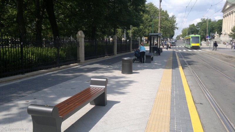 W 2012 roku nowe ławki pojawiły się m.in. na ulicy Fredry | fot. ZDM Poznań