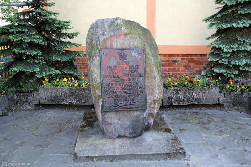 Zlikwidowany już obelisk, upamiętniający poległych w walce o władzę ludową w Wągrowcu | fot. wikimedia