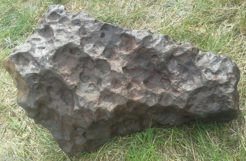 Ponad 170-kilogramowy meteoryt wystawiony na sprzedaż na Allegro | fot. Allegro