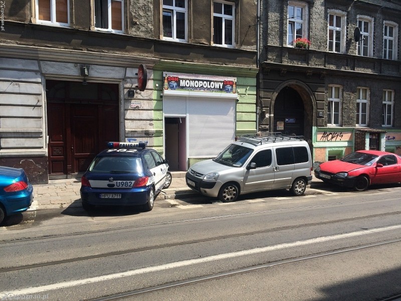 Akcja policji w sklepie przy ul. Strzeleckiej | fot. Hubert