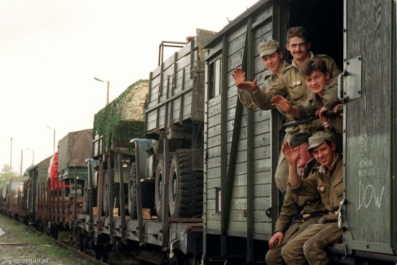 Ostatni żołnierze Armii Czerwonej opuszczają Borne Sulinowo / X 1992 | fot. Jerzy Undro/PAP