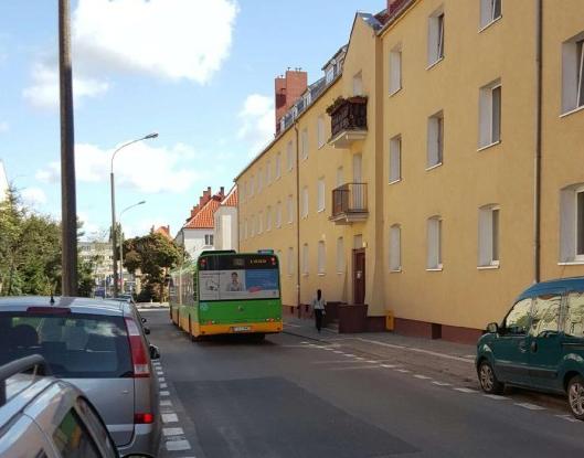 Mieszkańcy podkreślają, że ulica Długosza jest wąska | fot. Anna