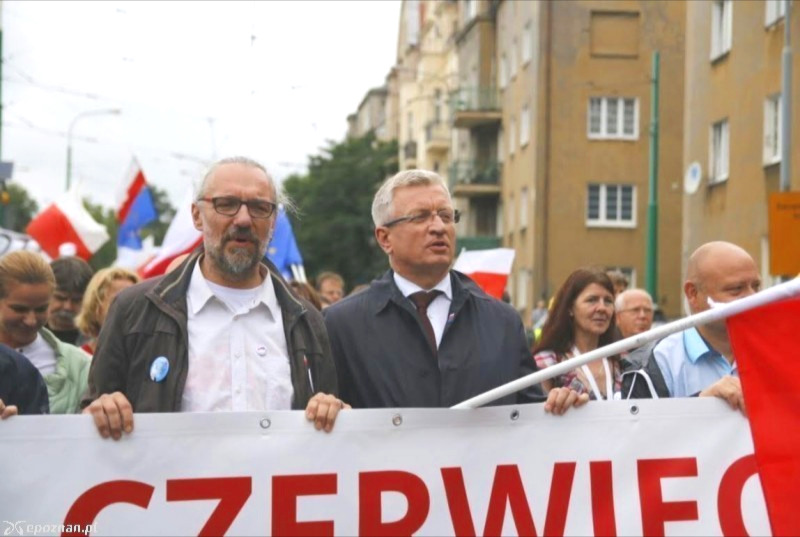 Jacek Jaśkowiak z Mateuszem Kijewskim na demonstracji KOD | fot. Jacek Molski