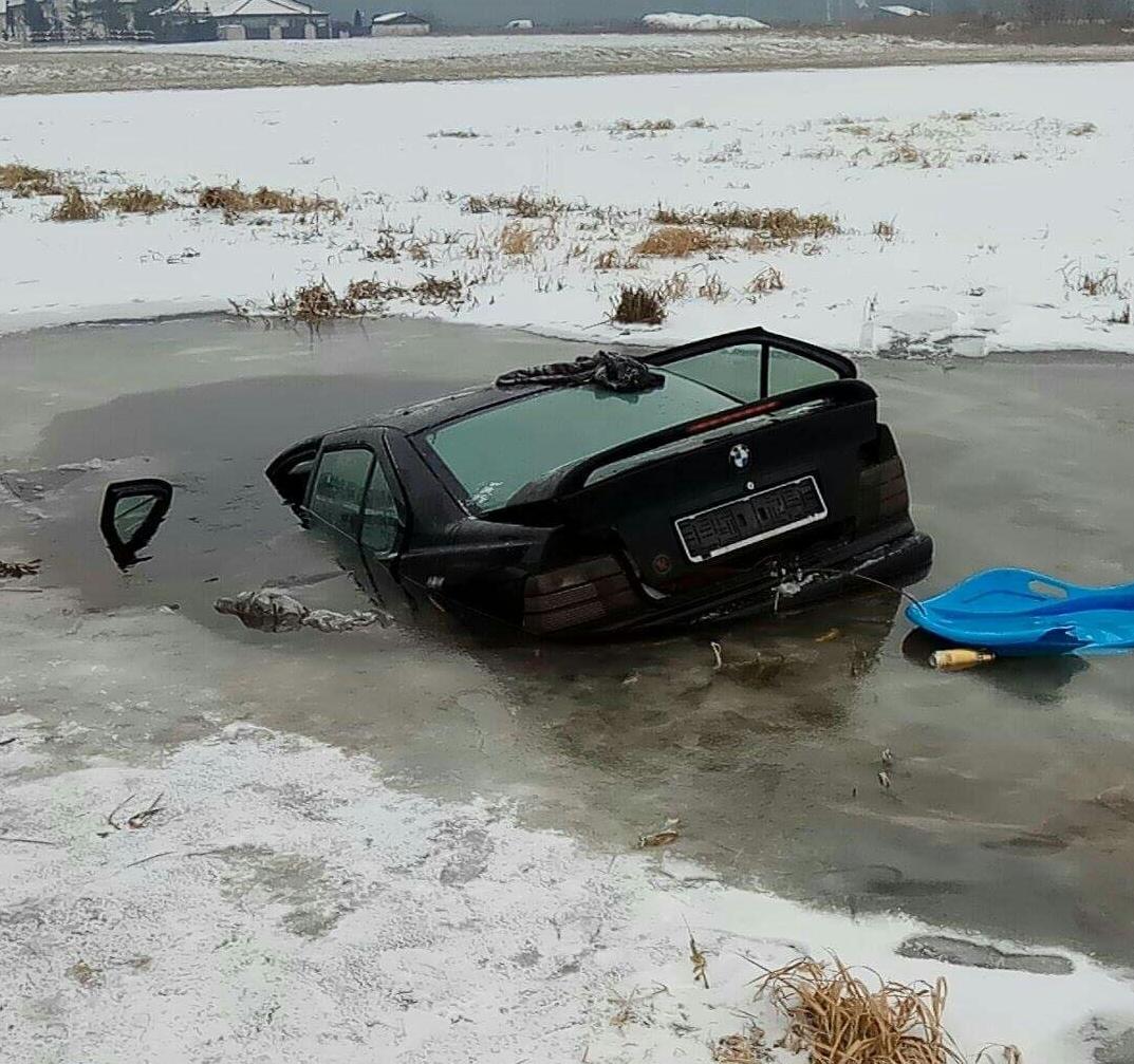 Kamionki utopił BMW. Wcześniej driftował nim po lodzie