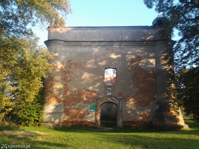 Ruiny kościoła parafialnego w Chojnicy | fot. wikimedia