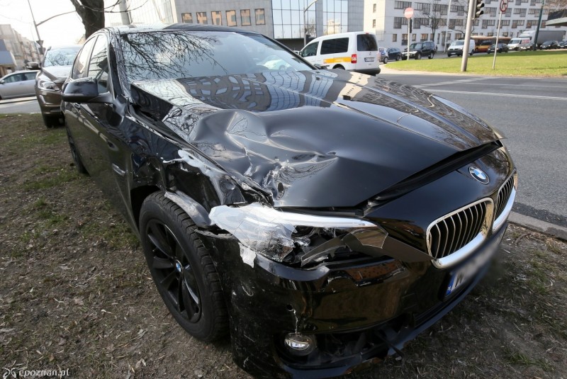 BMW biorące udział w kolizji fot. PAP/Paweł Supernak 