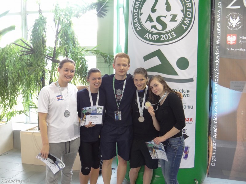 Od lewej stoją Agnieszka Krzyżostaniak, Anna Muller, Krystian Wochna (trener),Karolina Stadnik, Małgorzata Stefaniak | fot. Krystian Wochna AWF